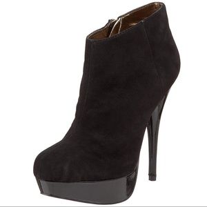 Steve Madden suede Chelseey ankle boots size 7
